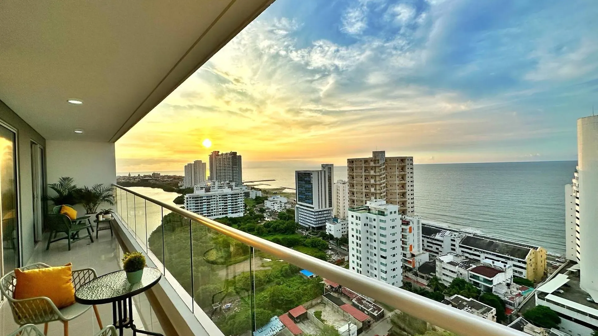 Apartment Espectacular Apartamento Piso Alto Con Excelente Vista Al Mar Y A La Ciudad Amurallada